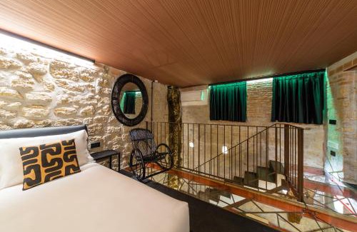 Naples City Centre House | Palazzo Residenza Madre by Dimorra