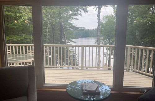 Novar Cottage | Palette Lake Lodge - Secluded & Modern lakefront cottage