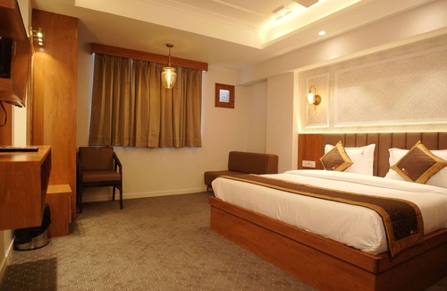 Raja Park Hotel | Pali's Stay