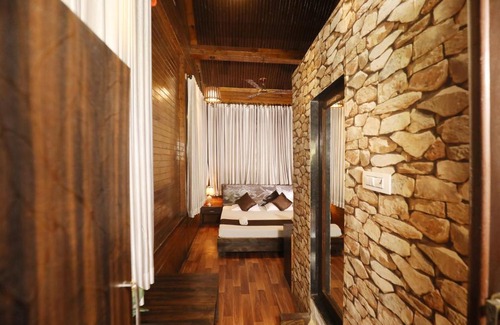 Mira Road East Hotel | Pali Village Resort