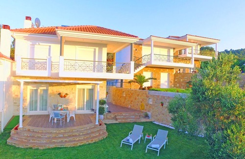 Halkidiki House | Paliouri Villa Vista Al Mar by Luxlikehome