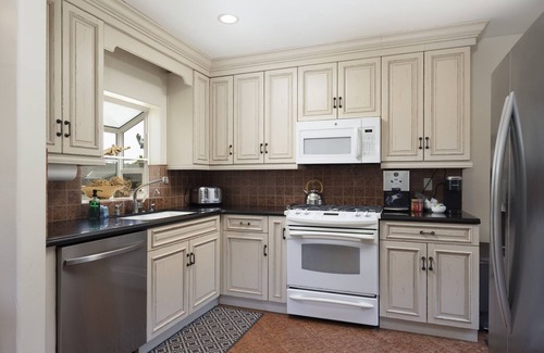 West Mesa House | Palisades Beach House - Dog Friendly, Walk to beach, Shopping, Restaurants, Hiking!