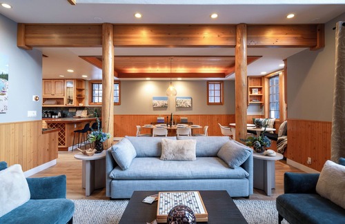 Olympic Valley Cabin | Palisades Getaway A/C Hot Tub Nature Views EV Chrg