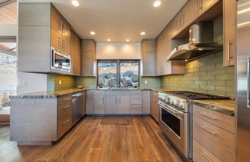 Olympic Valley House | Palisades Modern Ski Escape, Breathtaking VIEWS, Chef's Kitchen