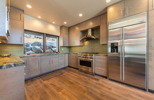 Olympic Valley House | Palisades Modern Ski Escape, Breathtaking VIEWS, Chef's Kitchen