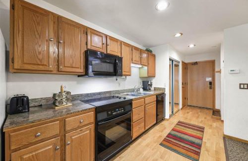 Olympic Valley Apartment | Palisades Tahoe Lodge Rentals Studio Loft #306