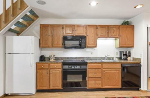 Olympic Valley Apartment | Palisades Tahoe Lodge Rentals Studio Loft #306