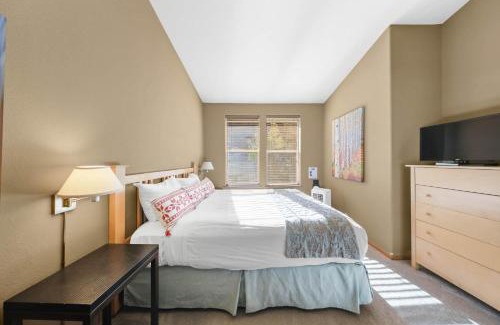 Olympic Valley Apartment | Palisades Tahoe Lodge Rentals Two Bedroom #804