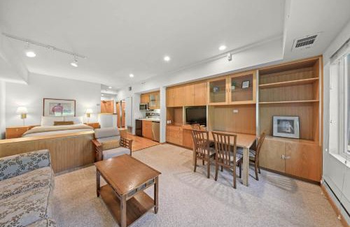 Olympic Valley Apartment | Palisades Tahoe Lodge Rentals Studio #108