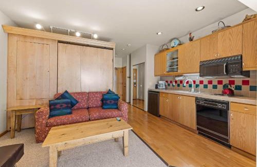 Olympic Valley Apartment | Palisades Tahoe Lodge Rentals Studio #147