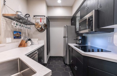 Olympic Valley Condo | Palisades Tahoe Lodge: Newly Upgraded Ski-in/out 1 BR condo/full kitchen