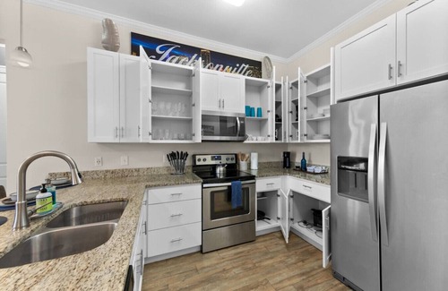 Southside Apartment | Palm Bay Paradise- Resort Style 2BR Condo