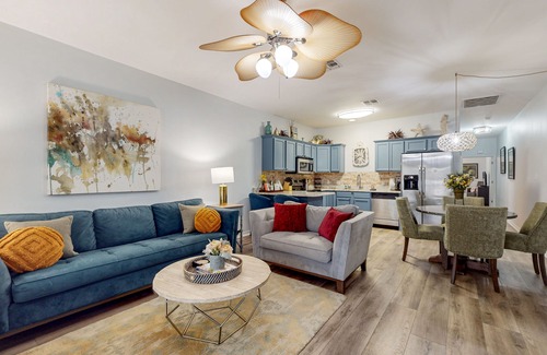 Corpus Christi House | Palm Bay townhouse close to the beach with patio & pool - dog-friendly