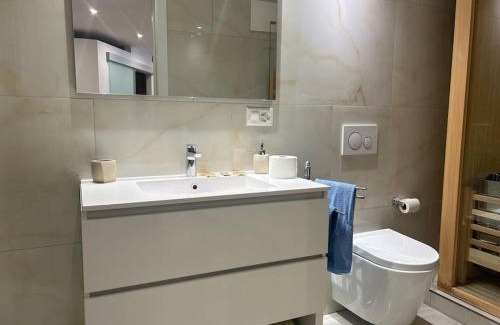 Bissone Apartment | Palm Beach apartment Bissone