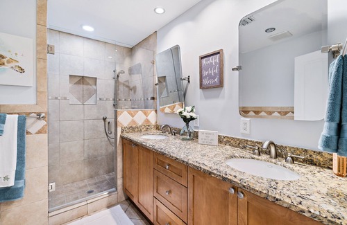 North Palm Beach House | Palm Beach charm, close to beach, dine nearby, tranquil patio & yard