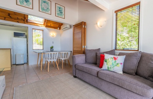 Waiheke Island Villa | Palm Beach Cottage with Private SpaPool, Air-con and Wifi