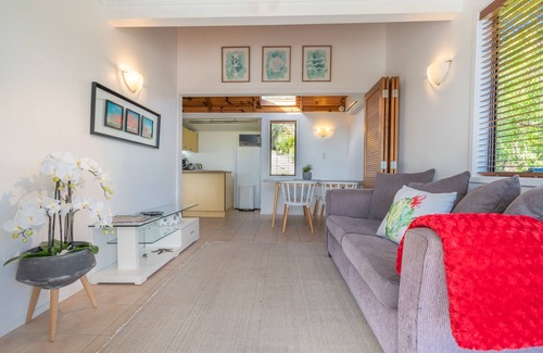 Waiheke Island Villa | Palm Beach Cottage with Private SpaPool, Air-con and Wifi