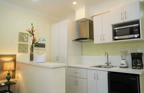 Noord Villa | Palm Beach King Bed Suite 5 mins Walk to the a beach