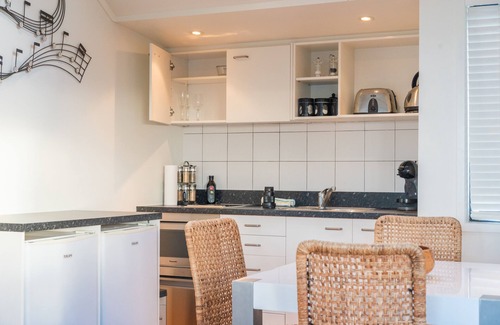 Palm Beach Villa | Palm Beach Perfection with Aircondioning, Free WIFI, SKY TV, Private Spa Pool
