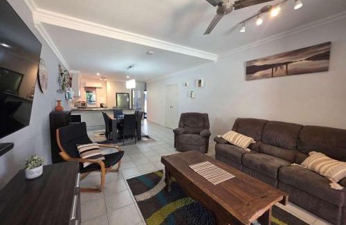 Agnes Water Apartment | Palm Breeze Holiday Unit
