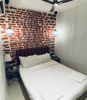 Wellington Pier Hotel | Palm Breeze Hotel - Colaba