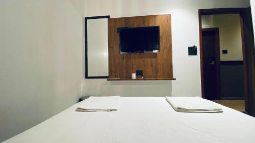 Wellington Pier Hotel | Palm Breeze Hotel - Colaba