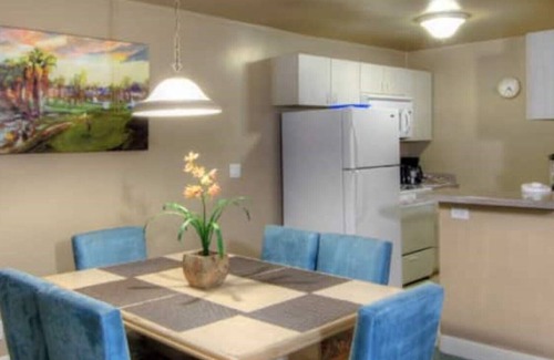 Canyon Corridor Condo | PALM CANYON PARADISE! 2 BD KITCHEN/POOLBAR