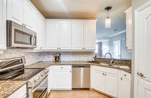 Palm Coast House | Palm Coast Townhome w/Pool Access ~ 4 Mi to Beach