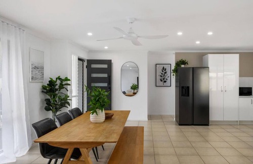Wurtulla House | Palm Coastal Retreat - Family & Pet-Friendly, Spacious Yard, 5 Mins to Beach!