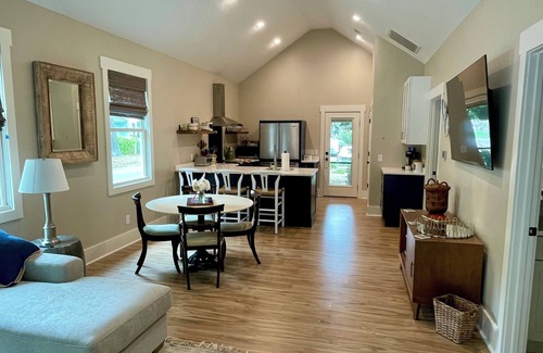 The Point Cottage | Palm Cottage, brand new 2 bedroom 2 bathroom in enchanting Beaufort