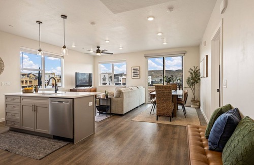 St. George Condo | Palm Cove: Desert Color Lagoon + Beaches