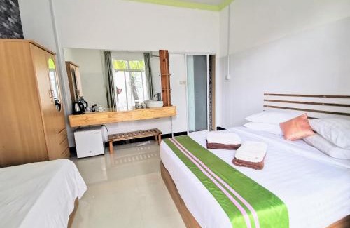 Thoddoo House | Palm Garden