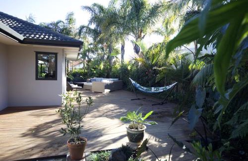 Papamoa Beach Bed & Breakfast | Palm Garden Papamoa Beach Paradise