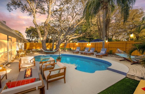 Palm Harbor House | Palm Harbor Resort |Theater Bowling Putt Putt Pool