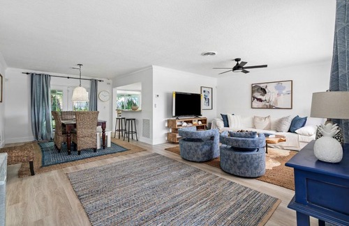 Lighthouse Point House | Palm House