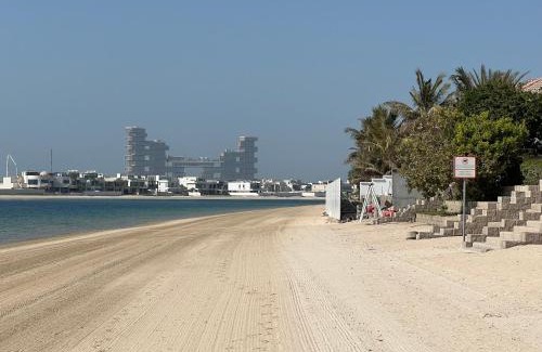 Palm Jumeirah Villa | palm jumeirah Party villa's private beach