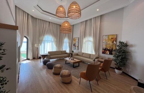 Palm Jumeirah Villa | palm jumeirah Party villa's private beach