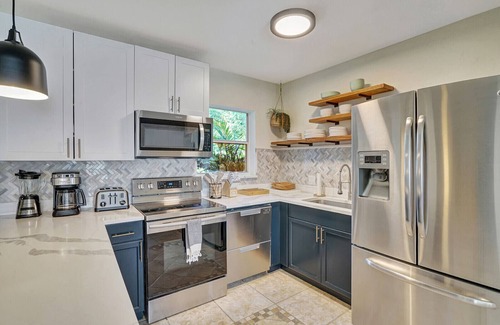 Country Club Park House | Palm Jungle House