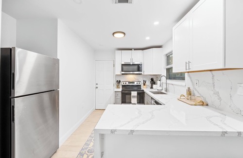 Melaleuca Gardens Apartment | Palm Paradise Oasis