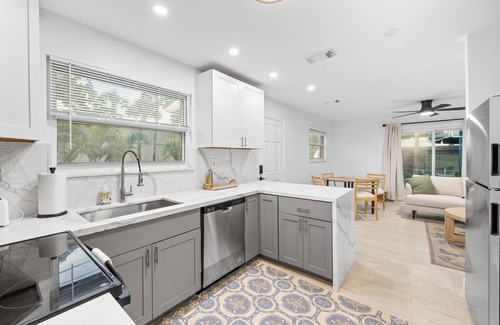 Melaleuca Gardens Apartment | Palm Paradise Oasis