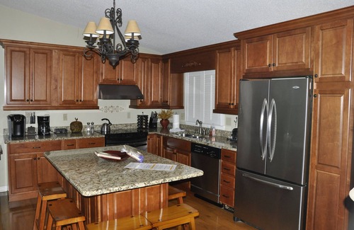 Hiawassee Cabin | Palm Peach Upscale 3 bedroom 3 bath with Mountain and Lake Views with Hot Tub