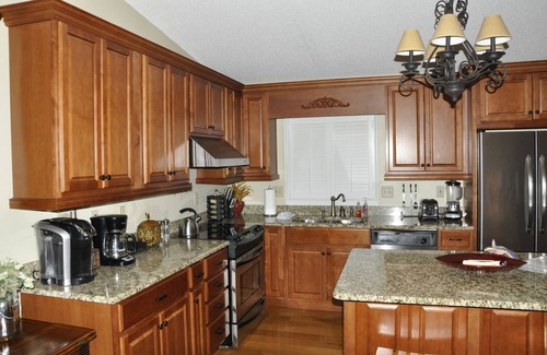Hiawassee Cabin | Palm Peach Upscale 3 bedroom 3 bath with Mountain and Lake Views with Hot Tub