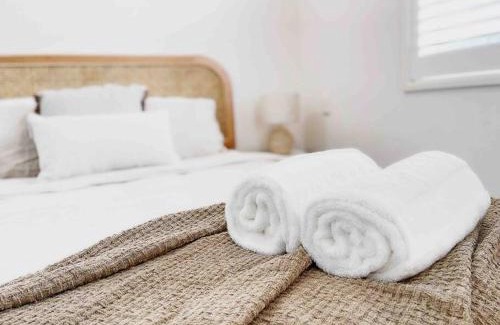 Towradgi Apartment | Palm Rest - 2BR Beachside Escape On Towradgi Beach