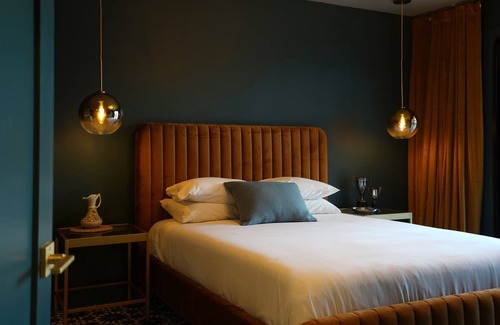 Tahquitz River Estates Hotel | Palm Springs' hottest new boutique hotel can be all yours. Sleeps up to 22 VIPs