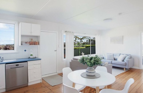 Collaroy Plateau House | Palm Springs in Collaroy IH