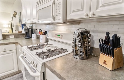 Liberty Park Villa | PALM-tastic dog friendly OASIS w/golf cart