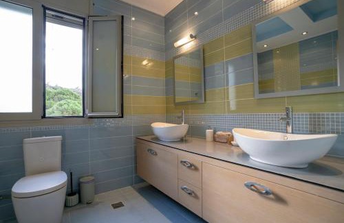 Marmari Villa | Palm Tree Beach Villa