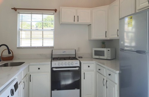 Fryes Beach Cottage | Palm Tree Cottage, with leisure pool, near the Beach