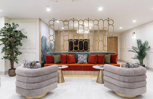 London Borough of Bromley Apartment | Palm Tree House - The Stables