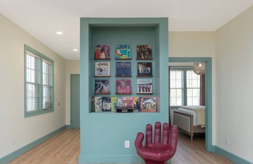 Wilmington Historic District Condo | Palm Tree House